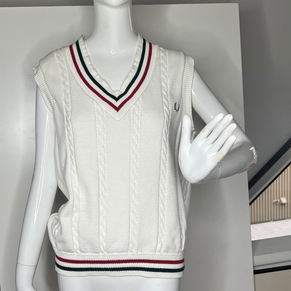 Fred Perry Sz M V-neck 100% Cotton Cable Knit Sweater Vest